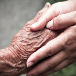 الإحسان للوالدين ولو لم يكونا مسلمين